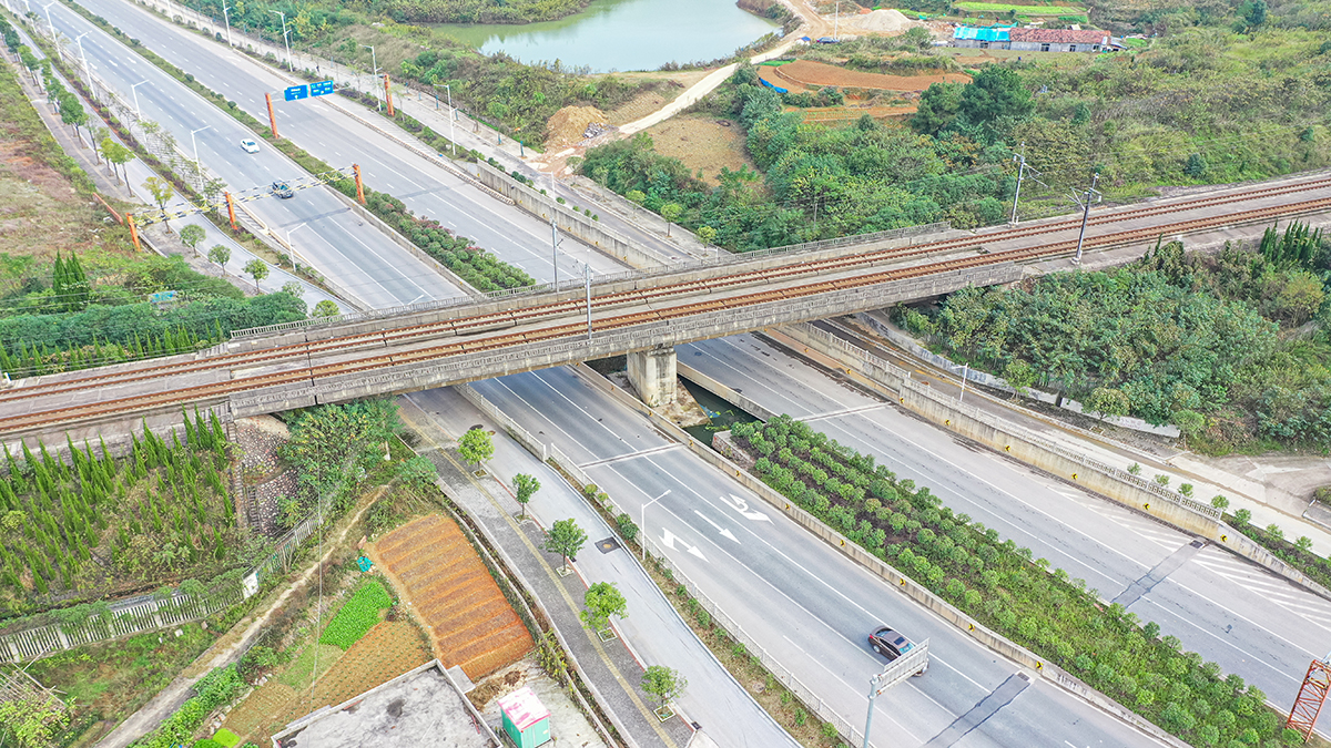 過鐵路橋段.jpg